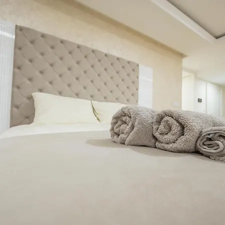 Aparthotel Monelly - Pesacka Zona Loznica