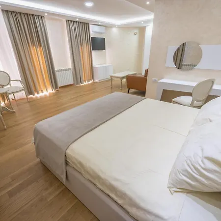 Monelly - Pesacka Zona 4*