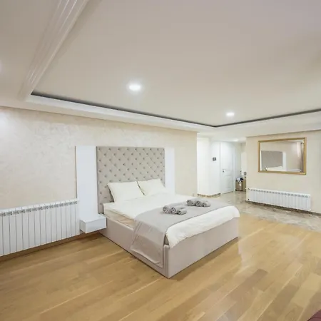 Monelly - Pesacka Zona Aparthotel 4*